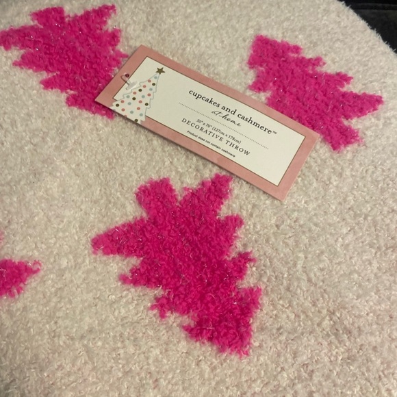 Cupcakes and Cashmere Pink Tinsel Christmas Tree Oversized Throw Blanket 50x70 - Picture 5 of 7